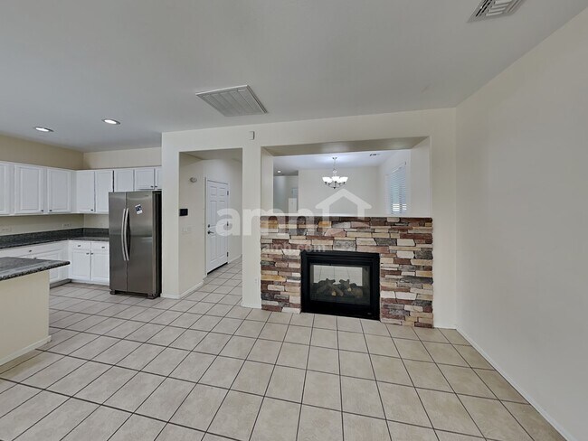 Building Photo - 207 W Calle Matraca