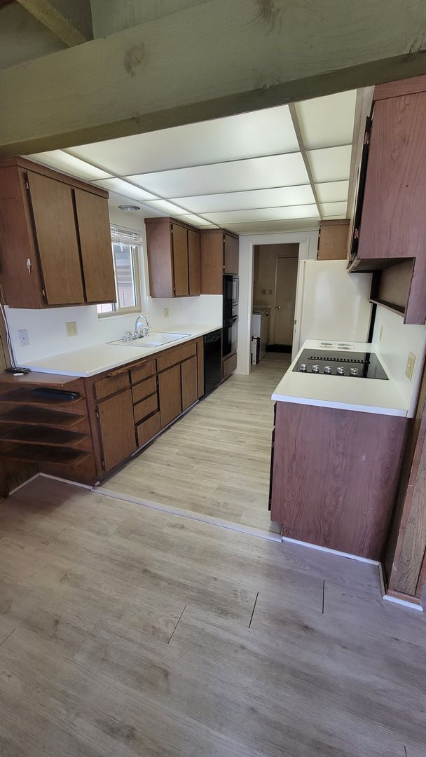 Building Photo - 4 Bedroom Mountain Home Close to Town!