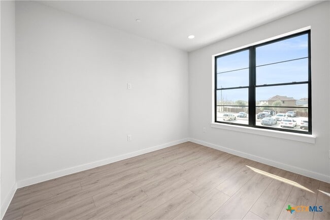 Building Photo - 634 Central Pkwy