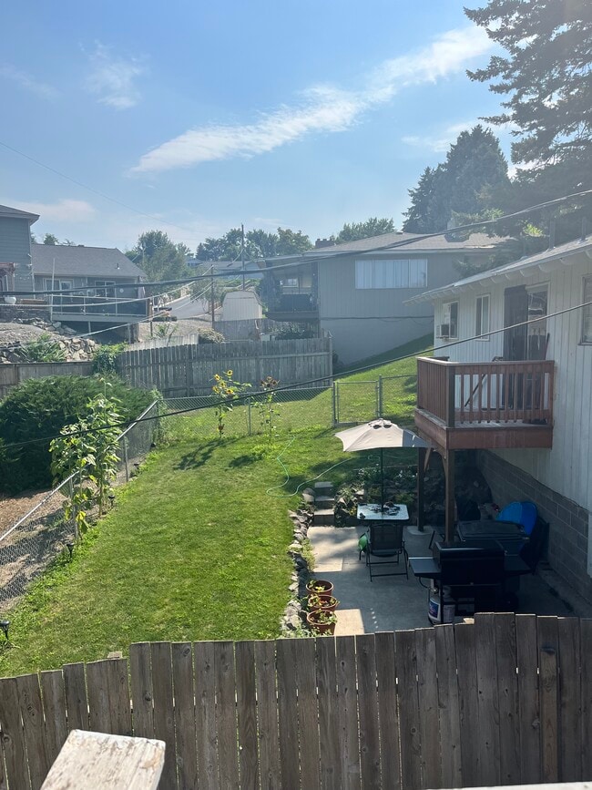 Building Photo - 604 Terry St