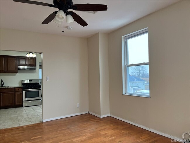 Building Photo - 400 Jericho Tpke