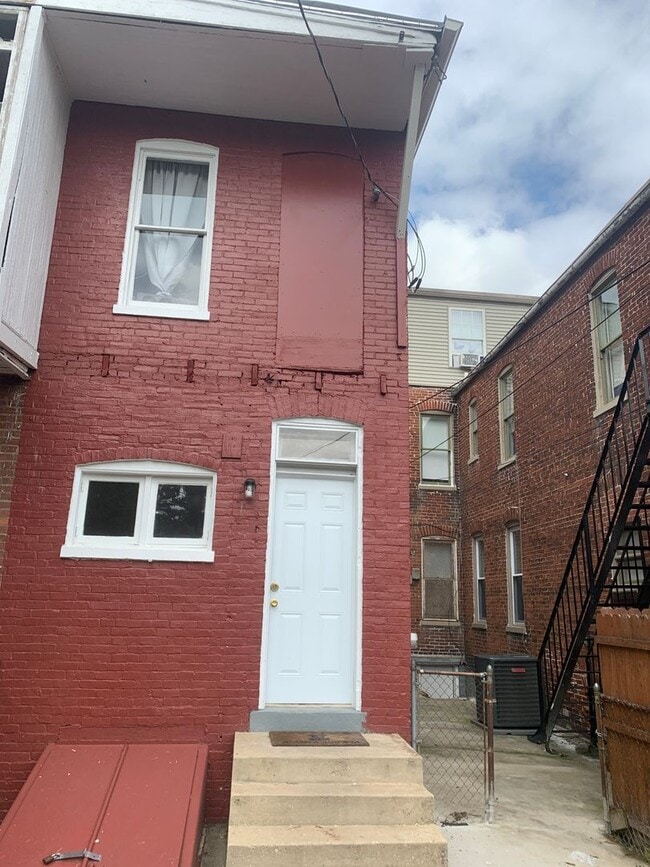 Building Photo - 2 Bedroom 1st Floor-Parking- Penn Park Area York City