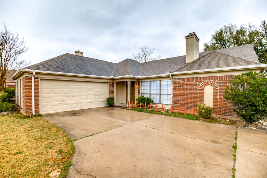 Building Photo - 1709 Huntington Dr