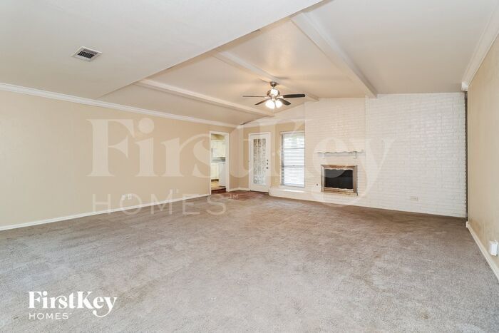 Building Photo - 620 Queens Way