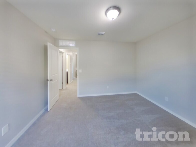 Building Photo - 4521 W Saddlebush Way