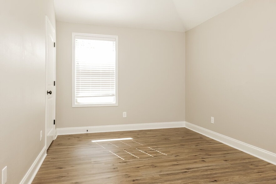 Building Photo - 1233 Catawba Way