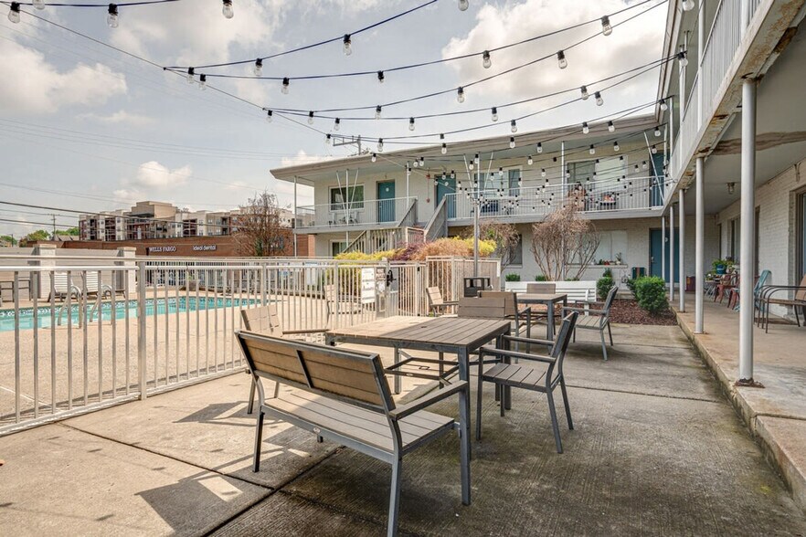 Building Photo - 801 Hillview Heights
