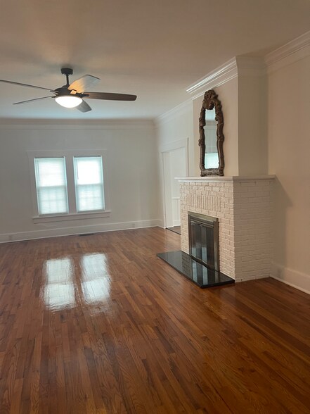 Building Photo - 925 N Grandview Ave