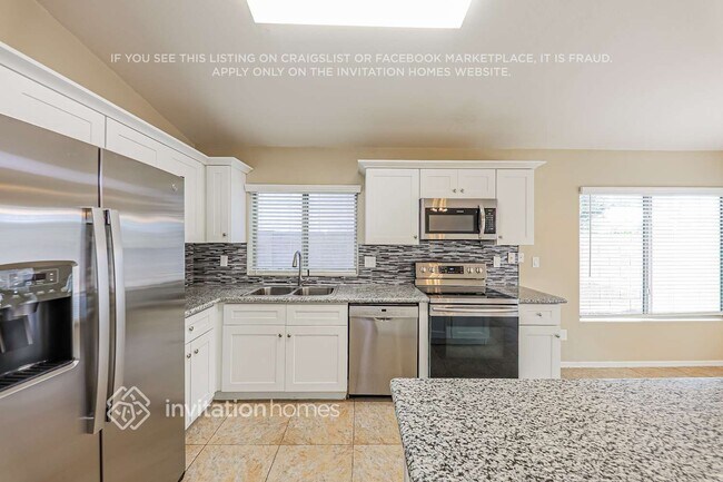 Building Photo - 13391 W Ironwood St