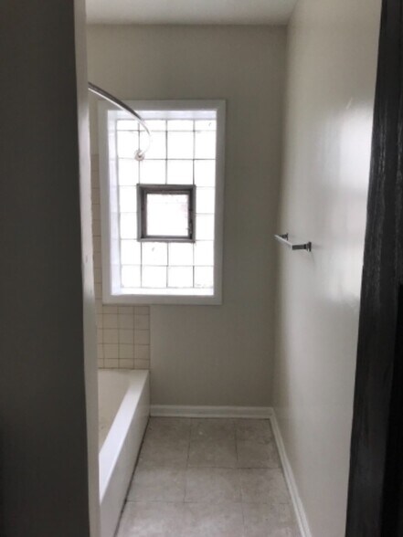 Building Photo - 7116 S Harvard Ave