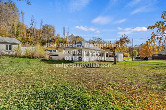 Building Photo - 662 4th St S