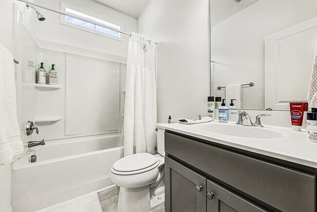 Building Photo - 153 Hawthorne Landing Dr