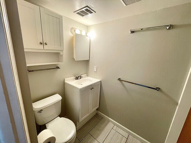 Building Photo - Beautiful updated 3 bedroom 2 bath home in Greeley!