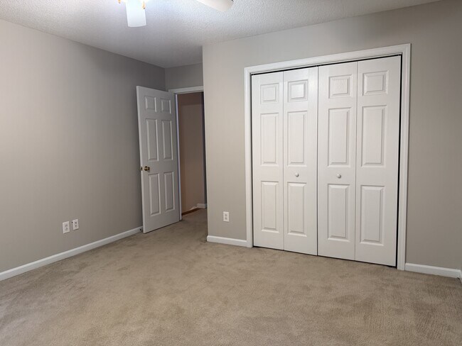 Building Photo - 230 Clinton Crossing Dr