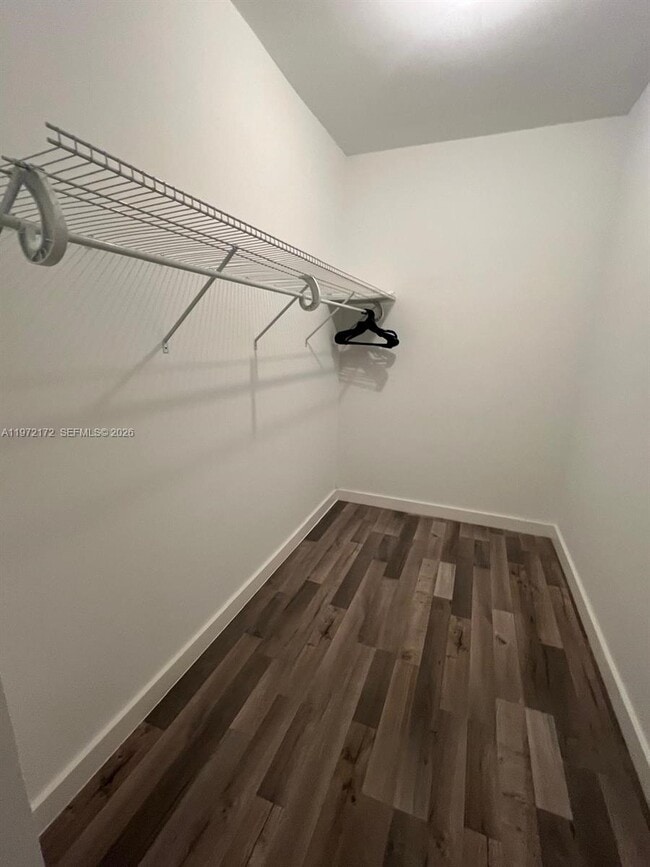 Building Photo - 1560 NE 151st St