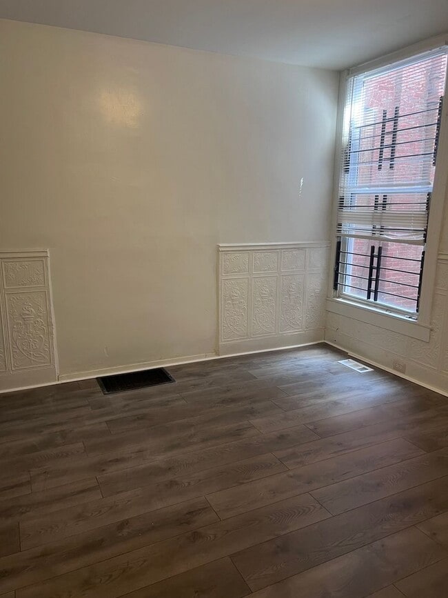 Building Photo - Spacious 4-Bedroom + Bonus Room, 1.5-Bath ...