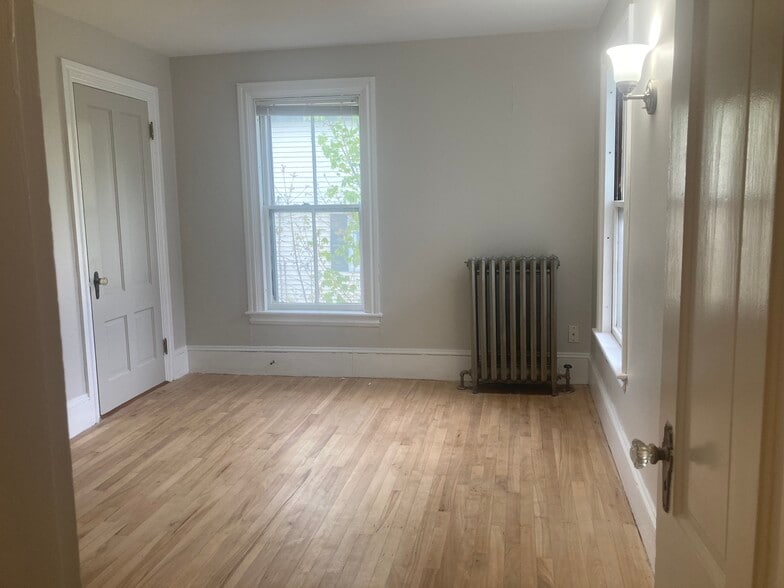 Bedroom #1 - 291 French St