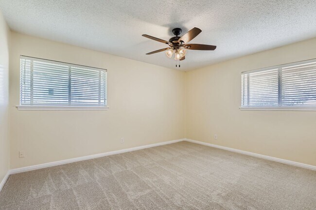 Building Photo - 5313 Basswood Ln