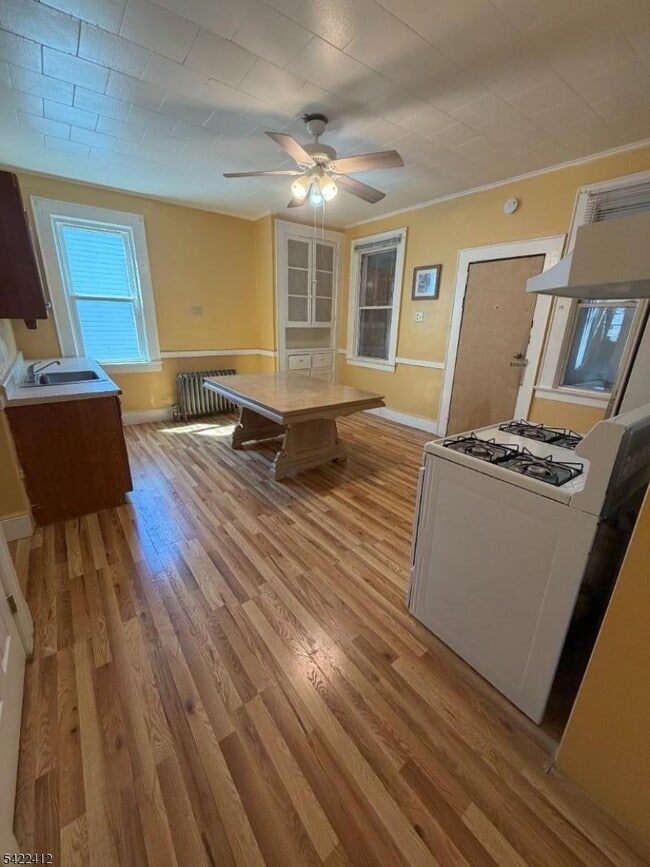 Building Photo - 656 N 7th St