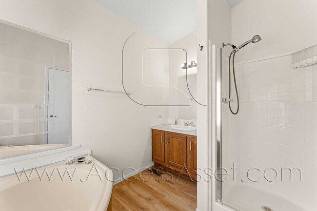 Building Photo - Spacious 3 Bedroom Home with Large Fenced Yard and Two-Car Garage