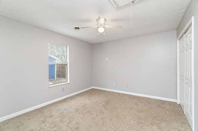 Building Photo - 2603 Louise Ave