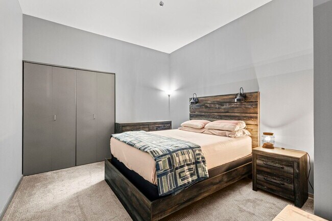 Building Photo - 130 S Canal St