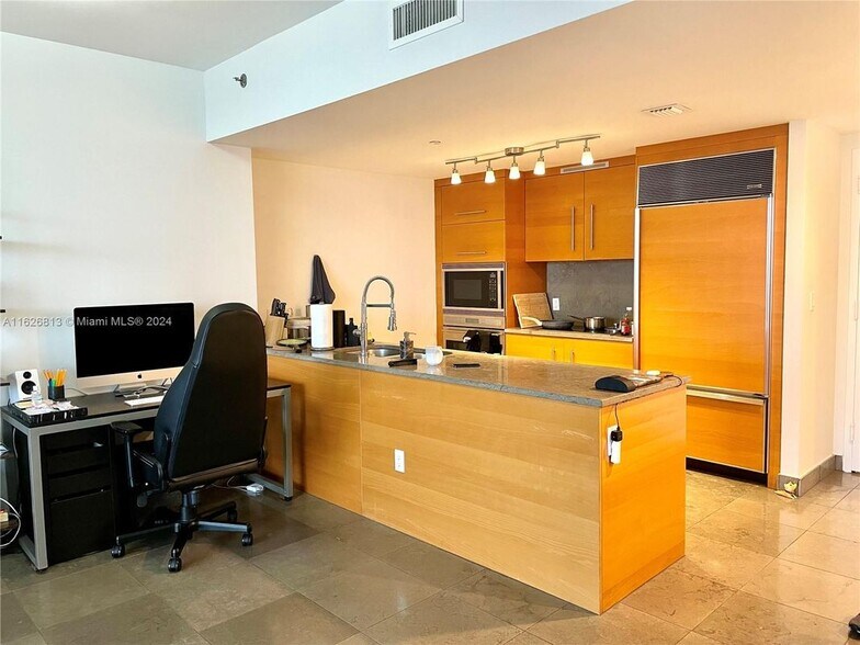 Building Photo - 465 Brickell Ave