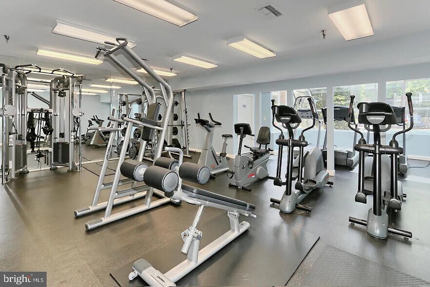 Building Photo - 3311 Wyndham Cir