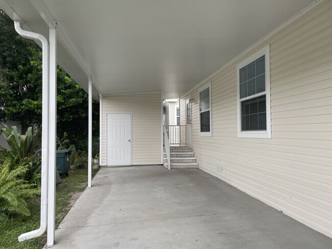 Building Photo - 36126 Plum Ave