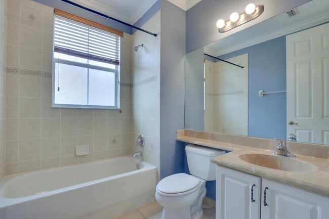 Building Photo - 1365 Vía De Pepi