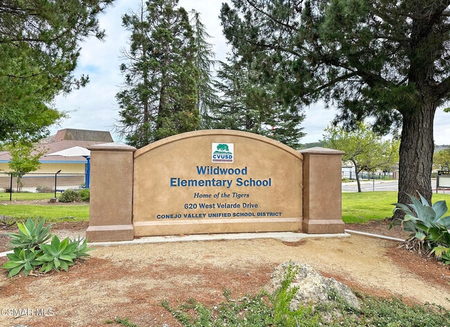 Building Photo - 724 Zinnia Ct
