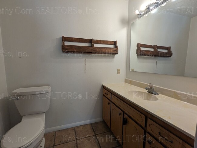 Building Photo - Two Bedroom Home