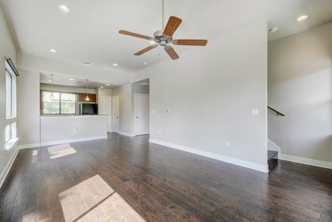 Building Photo - 304 W Alpine Rd