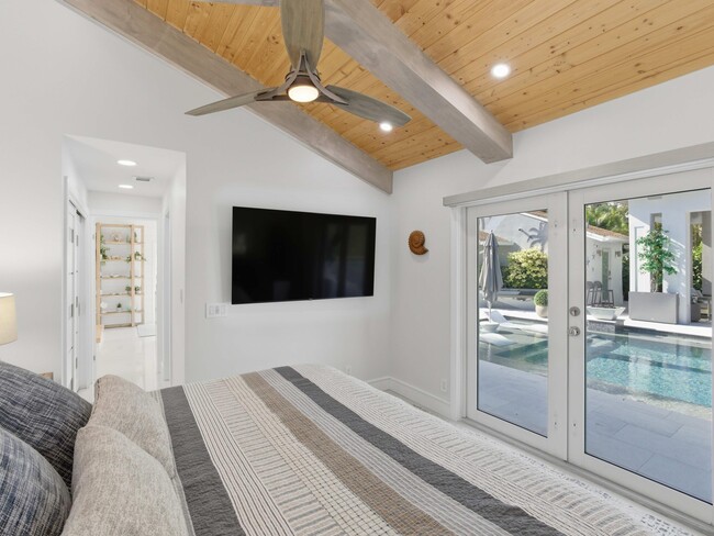 Building Photo - 2210 NE 3rd Ave