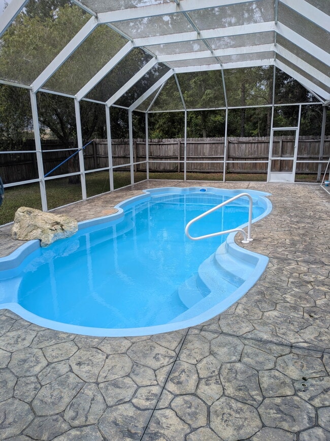Building Photo - 27 La Mancha Dr