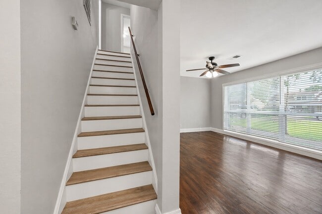 Building Photo - 3823 Florinda St
