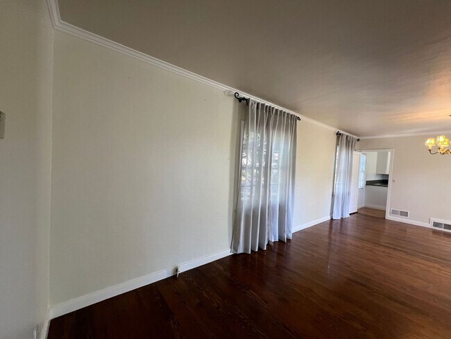 Building Photo - Beautiful Home in Burlingame!!