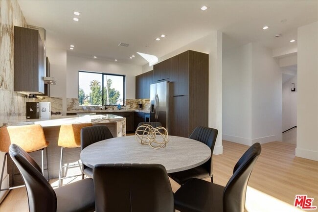 Building Photo - 2034 S Curson Ave