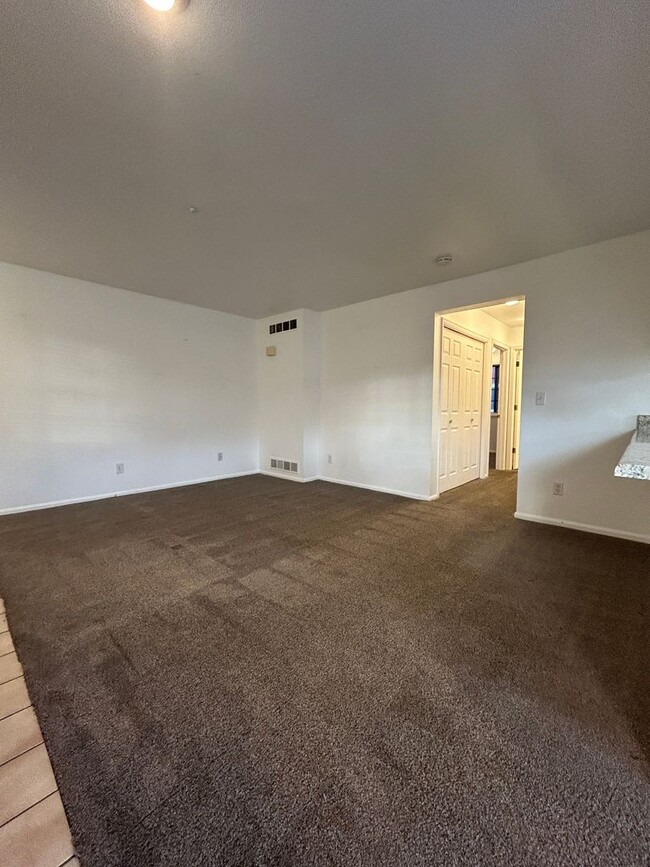 Building Photo - 2-bed Condo for Rent in Boulder!