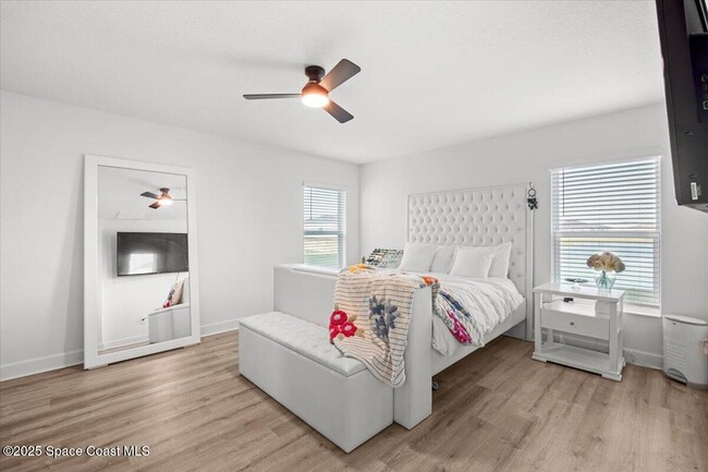 Building Photo - 527 Glaspell Cir SE