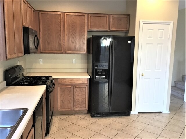 Building Photo - 3469 Chelsea Grove St