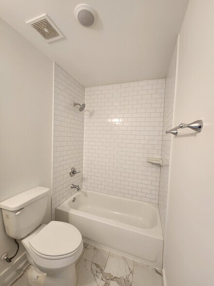 Building Photo - 1719 13th Ct S