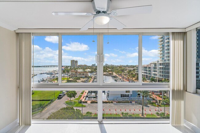 Building Photo - 301 Lake Shore Dr