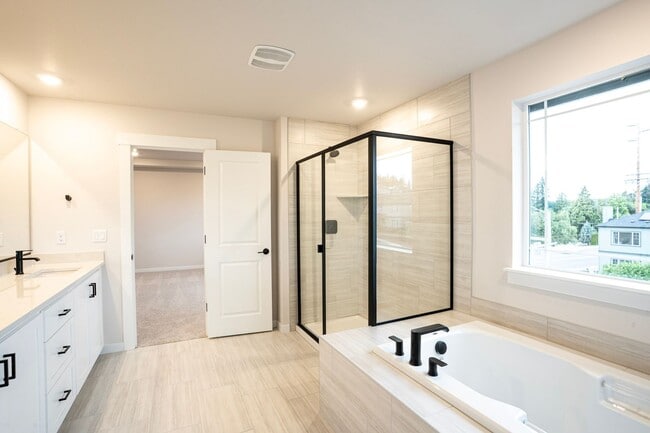 Building Photo - Stunning new construction!