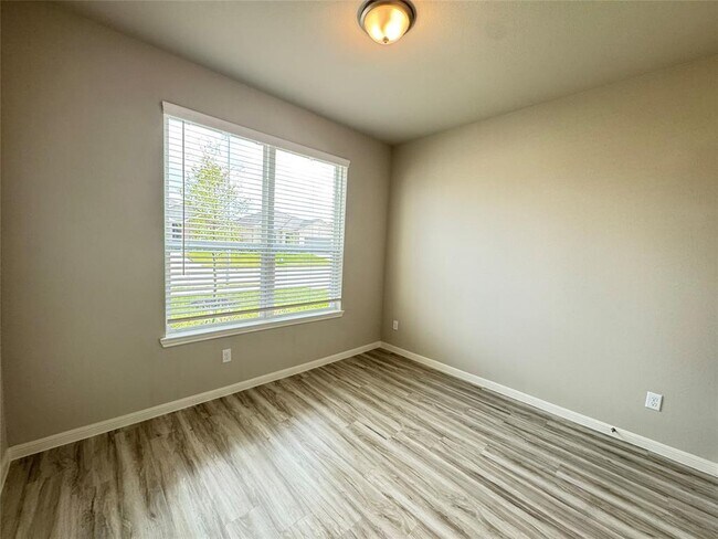 Building Photo - 27231 Blue Pool Dr