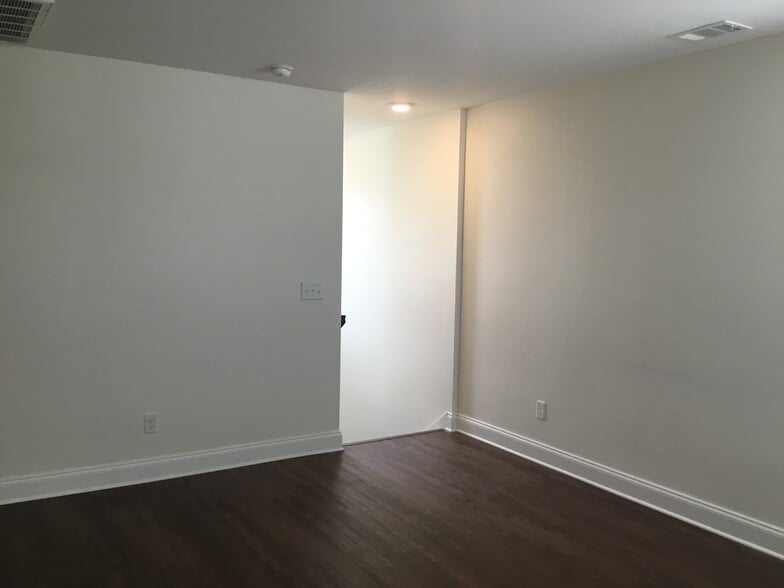 Building Photo - 324 Crabapple Cir