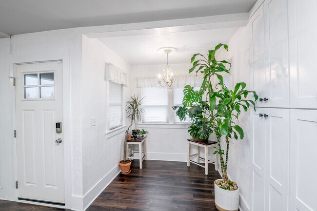 Building Photo - 117 Mosman Ave SW