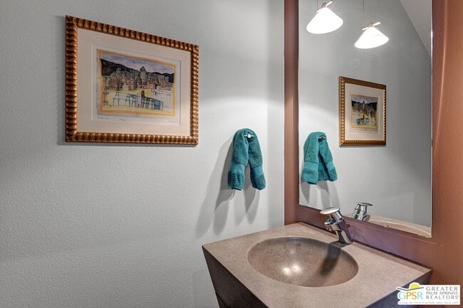 Building Photo - 1536 E Baristo Rd