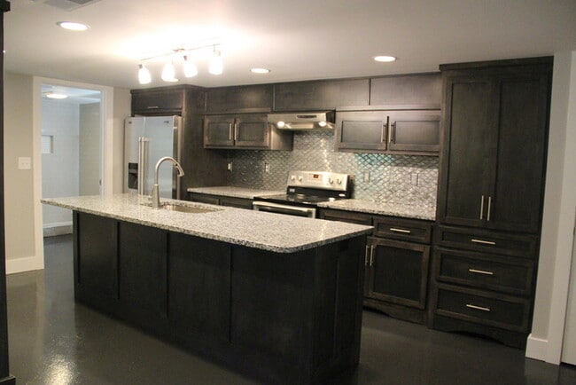 Building Photo - 2 Bed / 1 Bath Near Crieve Hall - McMurray...