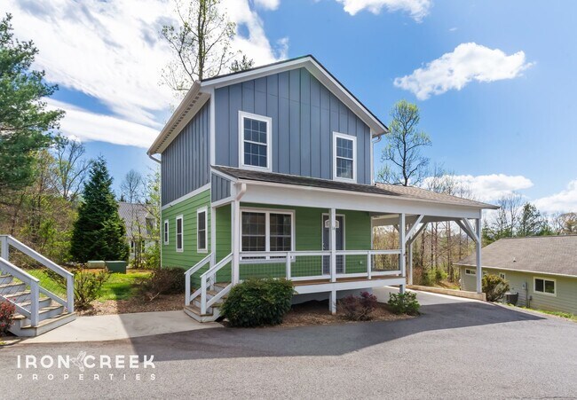 Primary Photo - Charming Two-Bedroom Home in Woodfin with ...
